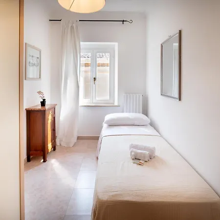 La Maison Blanche - Historical Center Apartment *