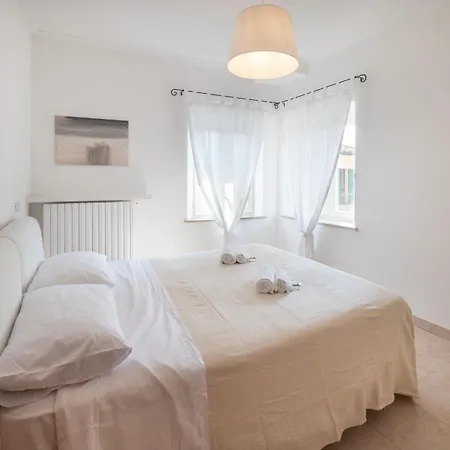 La Maison Blanche - Historical Center Apartment Fano